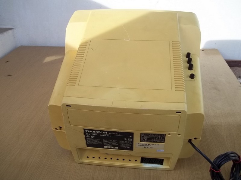 monitor_thomson_mc92936_vzadu.jpg, 135kB