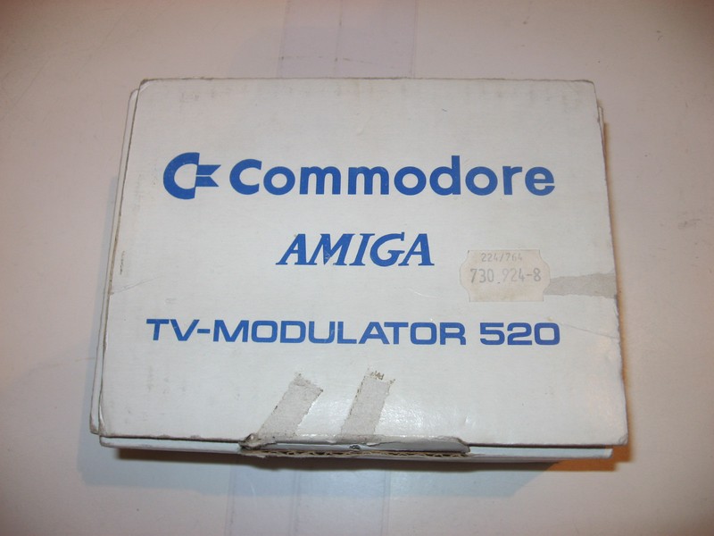 ostatni_modulator_commodore_amiga520_krabpred.jpg, 77 kB