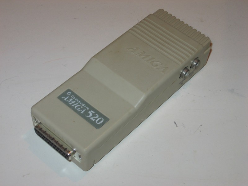 ostatni_modulator_commodore_amiga520_spod.jpg, 58 kB