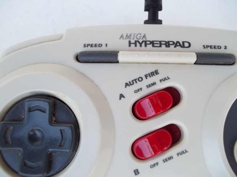 ovladac_joypad_amigahyperpad_detail.jpg, 182 kB