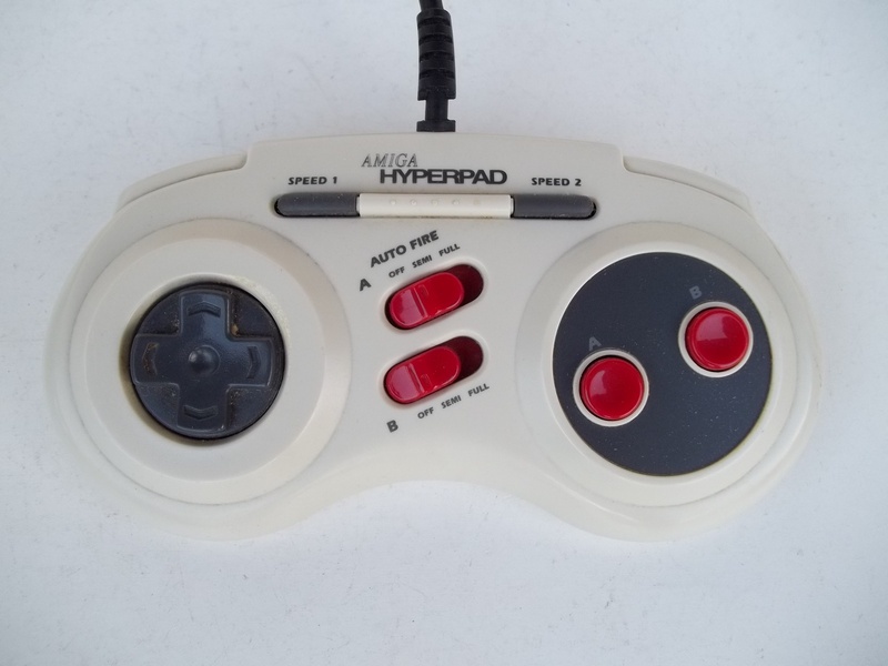 ovladac_joypad_amigahyperpad_pred.jpg, 165 kB