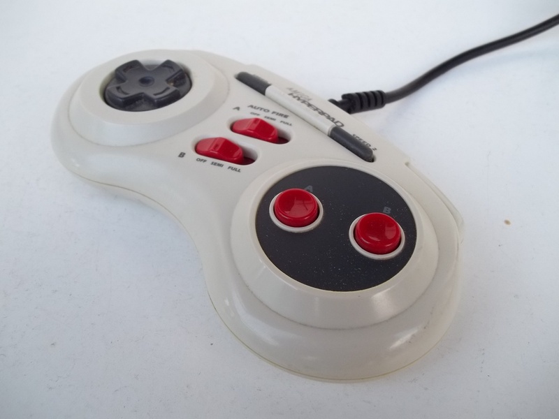 ovladac_joypad_amigahyperpad_spod.jpg, 155 kB