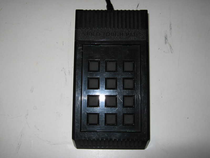 ovladac_joypad_atari_videotouchpad_pred.jpg, 74 kB