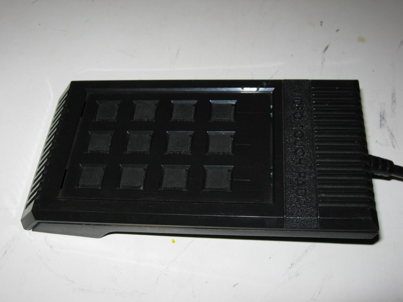 ovladac_joypad_atari_videotouchpad_spod.jpg, 68 kB
