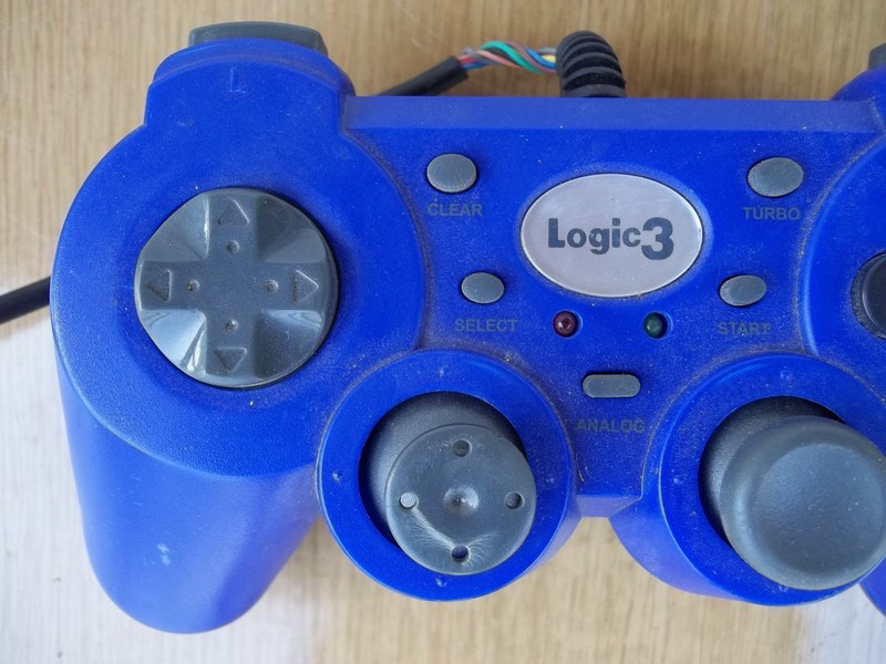 ovladac_joypad_logic3_detail.jpg, 198 kB