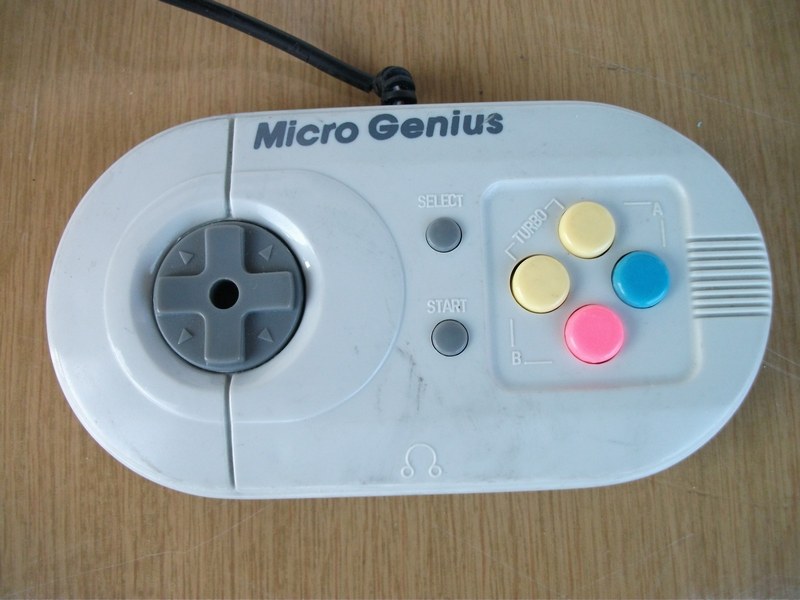 ovladac_joypad_microgenius_pred.jpg, 129 kB