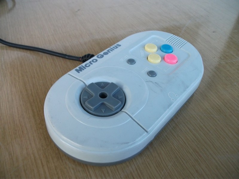 ovladac_joypad_microgenius_spod.jpg, 124 kB