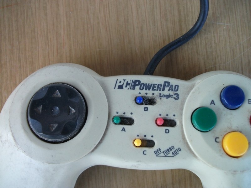 ovladac_joypad_pcpowerpad_detail.jpg, 134 kB
