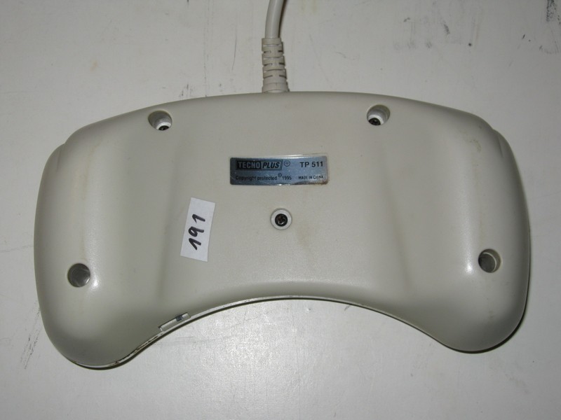 ovladac_joypad_technoplus_vzad.jpg, 63 kB