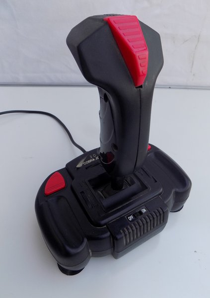 ovladac_joystick_303cobrajoystick_spod.jpg, 82kB