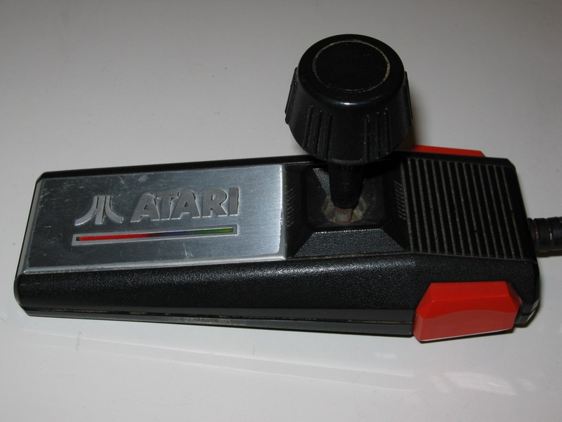 ovladac_joystick_atari_pred.jpg, 77 kB