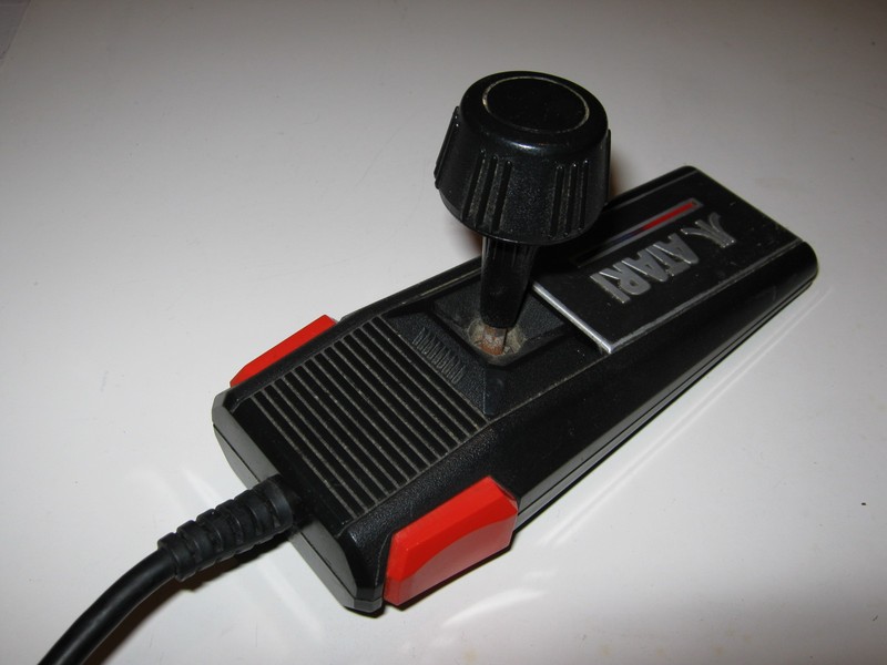 ovladac_joystick_atari_vrch.jpg, 75 kB