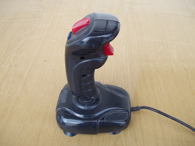 ovladac_joystick_boeder_h2_pred.jpg, 118 kB