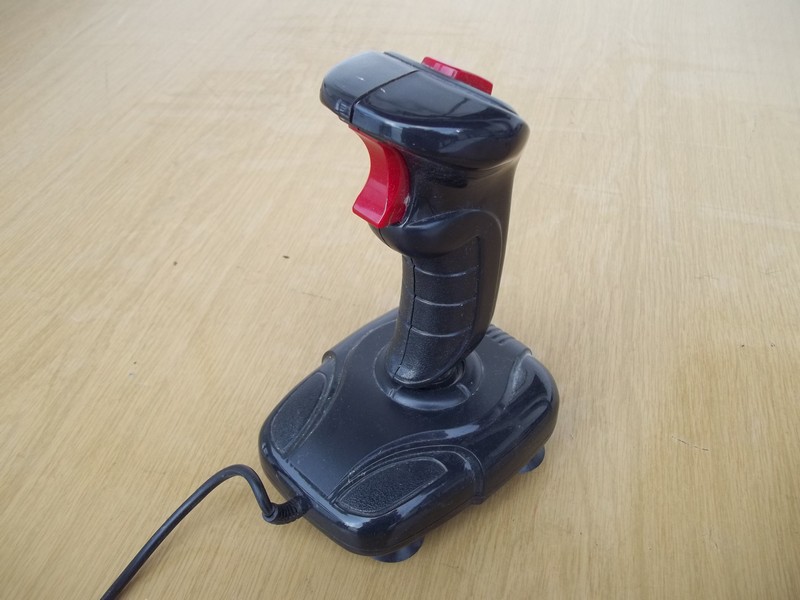 ovladac_joystick_boeder_h2_spod.jpg, 120 kB