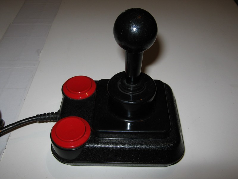 ovladac_joystick_cernykulatapakacervenytlacitka_pred.jpg, 66 kB