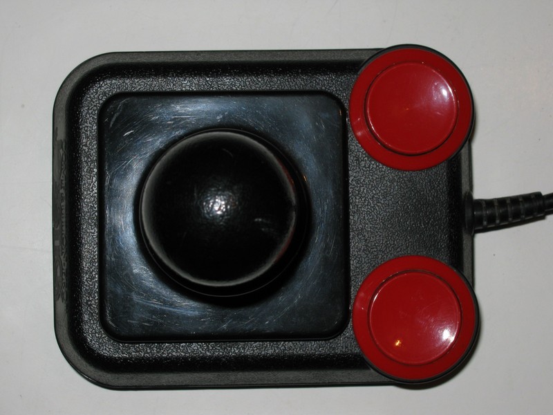 ovladac_joystick_cernykulatapakacervenytlacitka_pred2.jpg, 105 kB