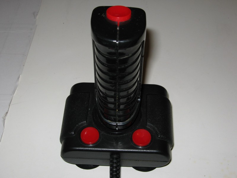 ovladac_joystick_cernytricervenytlacitka_pred.jpg, 63 kB