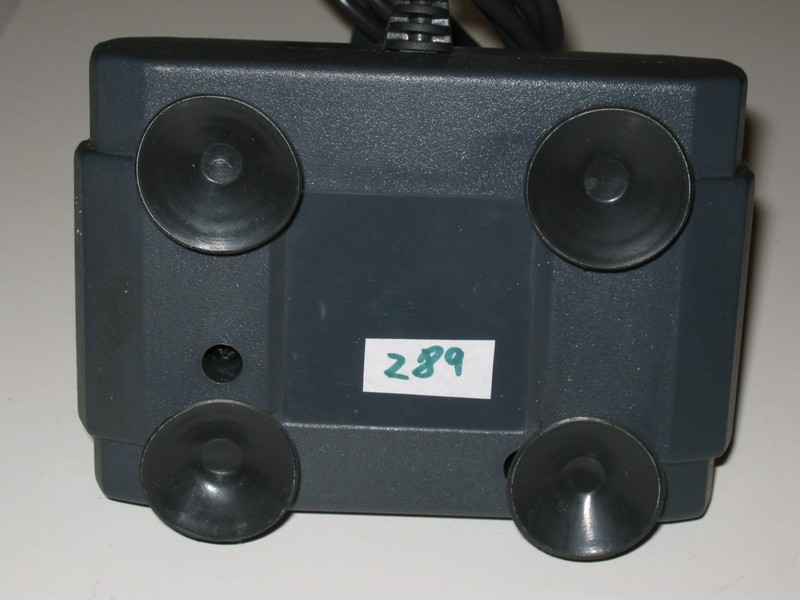 ovladac_joystick_cernyzlutytlacitka_vzad.jpg, 83 kB