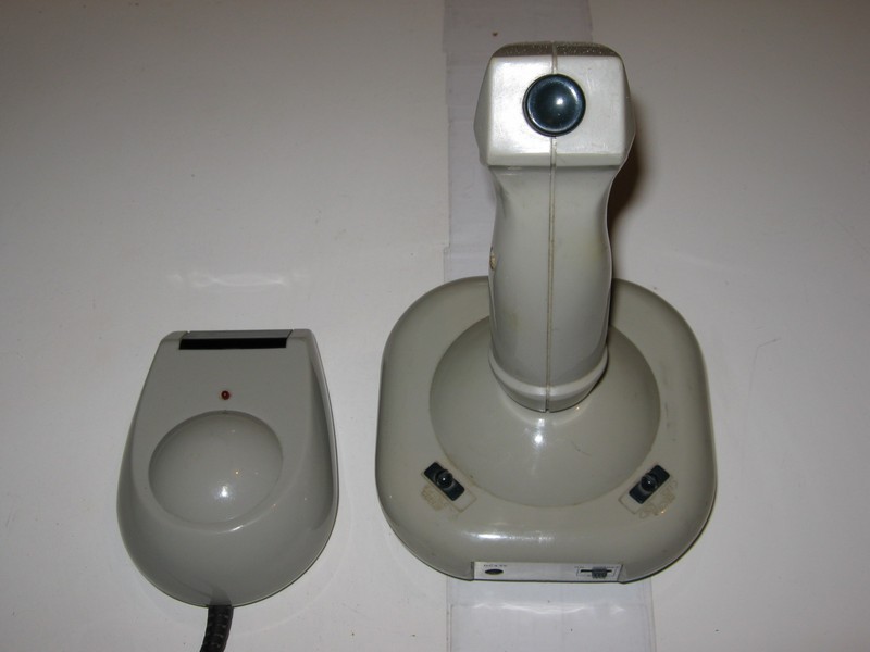 ovladac_joystick_challengerbezdrat_vsepred.jpg, 56 kB