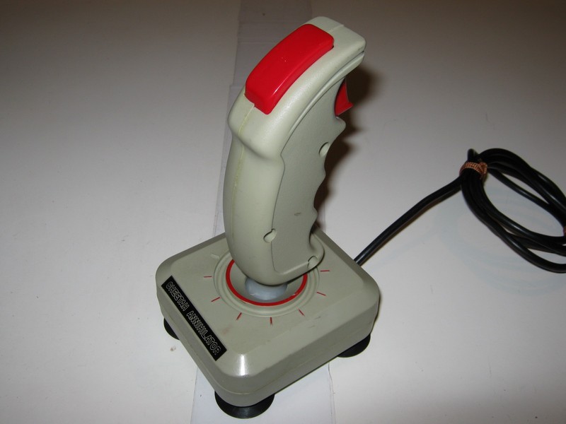ovladac_joystick_cheetahannihilator_spod.jpg, 63 kB