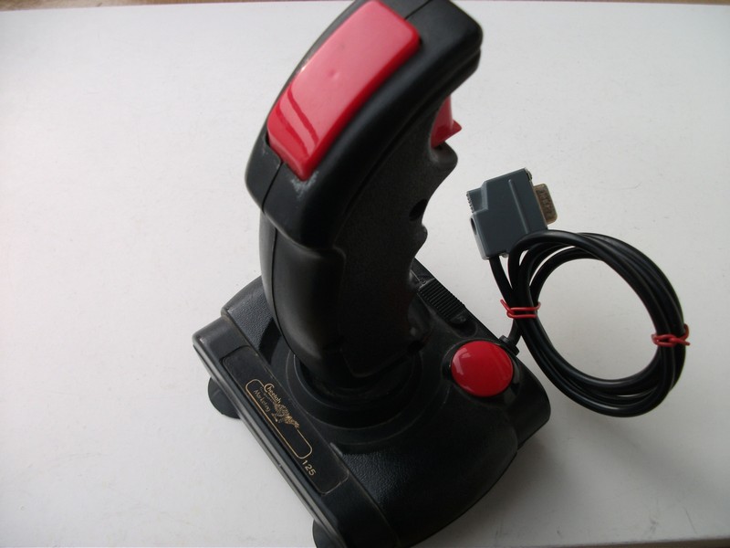 ovladac_joystick_cheetahmarkeling125_spod.jpg, 111 kB