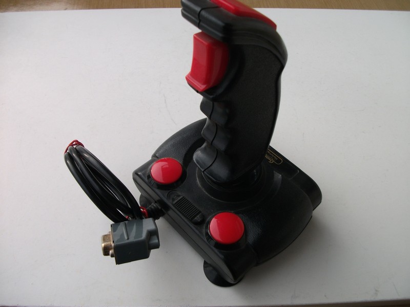 ovladac_joystick_cheetahmarkeling125_vrch.jpg, 106 kB