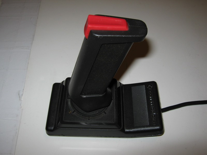 ovladac_joystick_commodore_pred.jpg, 62 kB