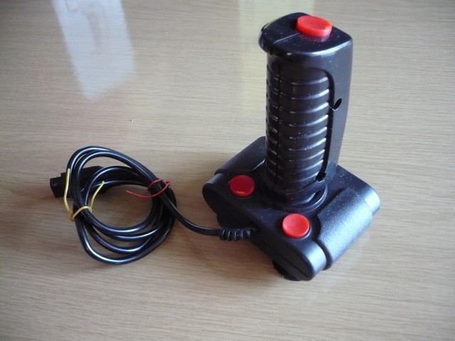 ovladac_joystick_dboeder_bitstar_spod.jpg, 60 kB