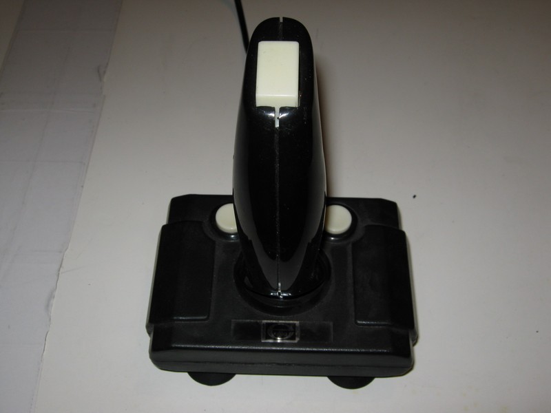 ovladac_joystick_elite_pred.jpg, 53 kB