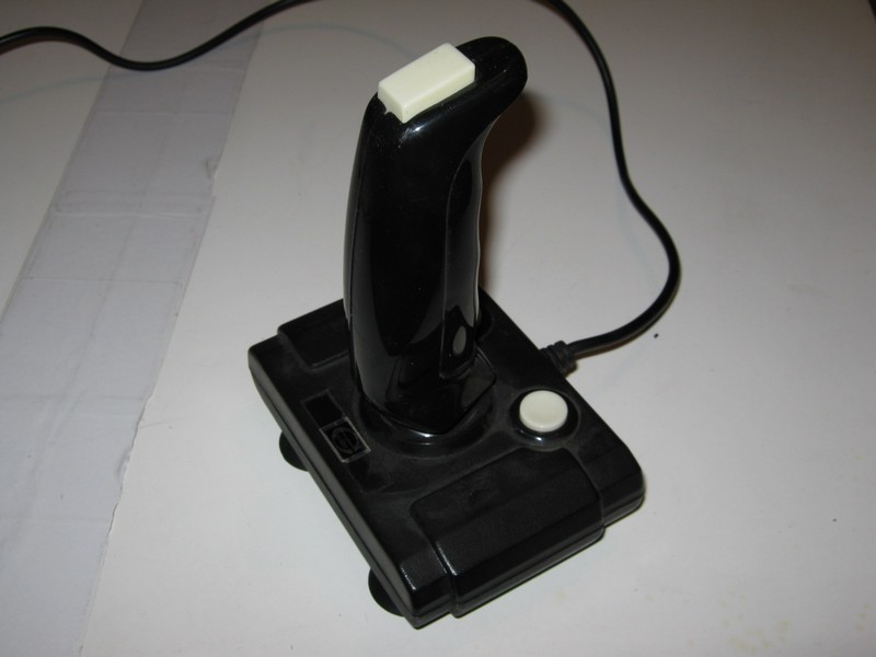 ovladac_joystick_elite_spod.jpg, 57 kB