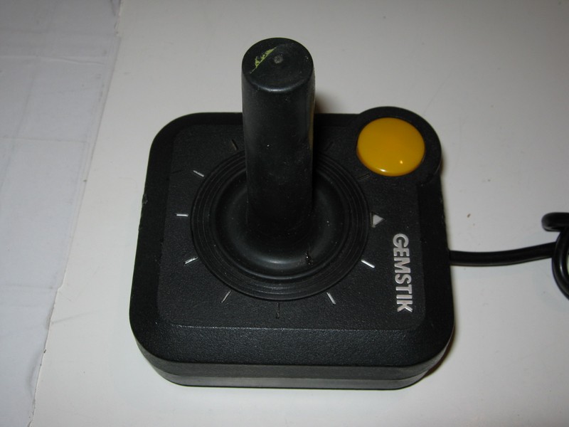 ovladac_joystick_gemstik_pred.jpg, 67 kB