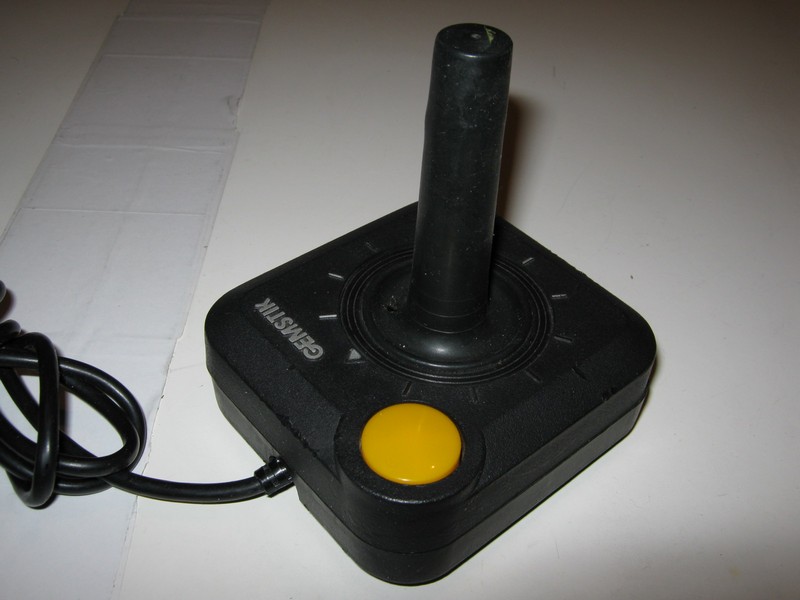 ovladac_joystick_gemstik_vrch.jpg, 72 kB