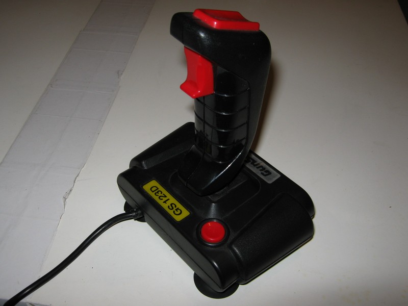 ovladac_joystick_gunshot_gs123d_vrch.jpg, 64 kB