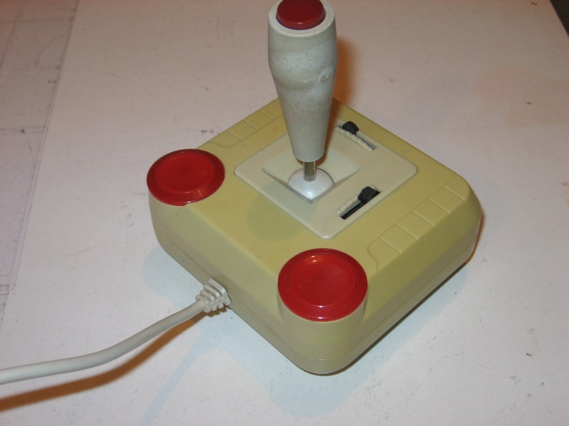 ovladac_joystick_ibm_joystickturbo_vrch.jpg, 68 kB