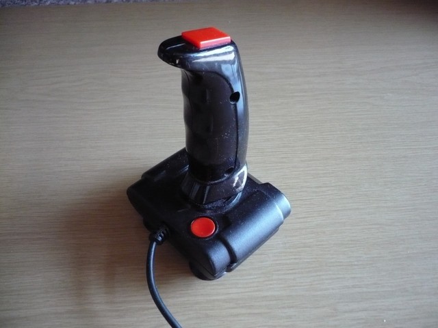 ovladac_joystick_joystickturbojunior_spod.jpg, 54 kB