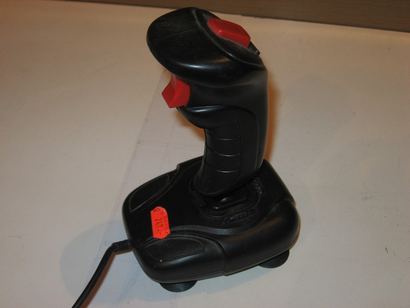 ovladac_joystick_pc_spod.jpg, 62 kB