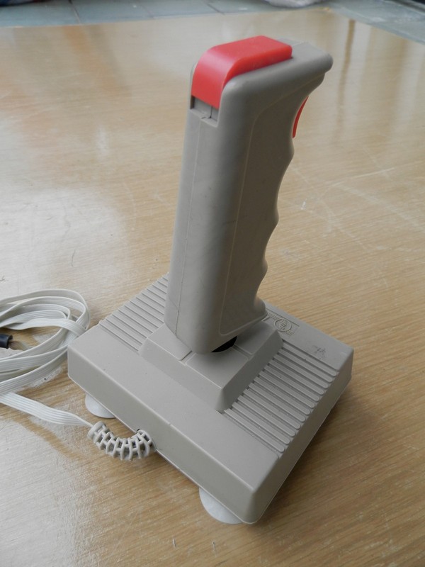 ovladac_joystick_poisk_vrch.jpg, 97kB