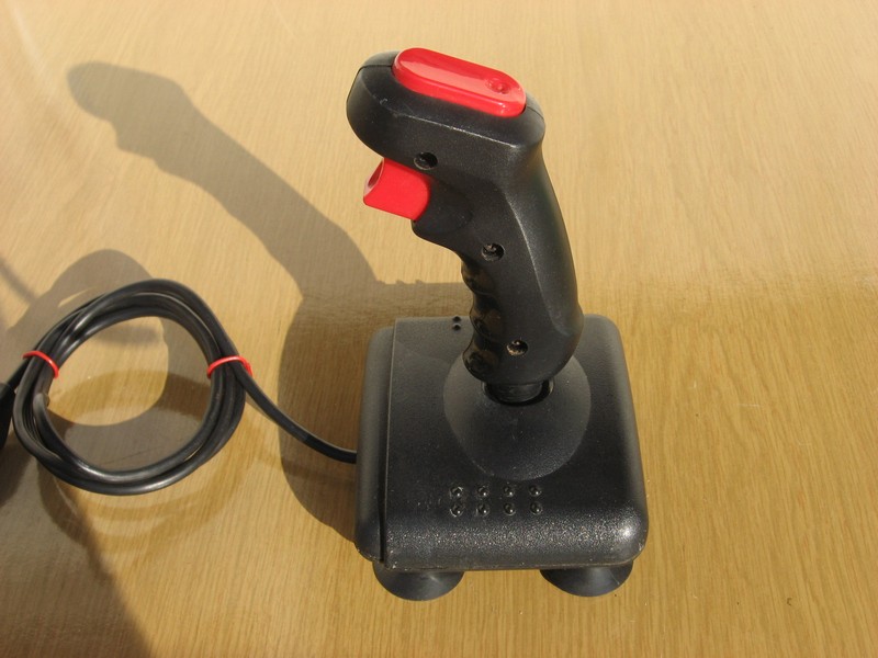 ovladac_joystick_qj_qjiturbosv121_pred.jpg, 97 kB