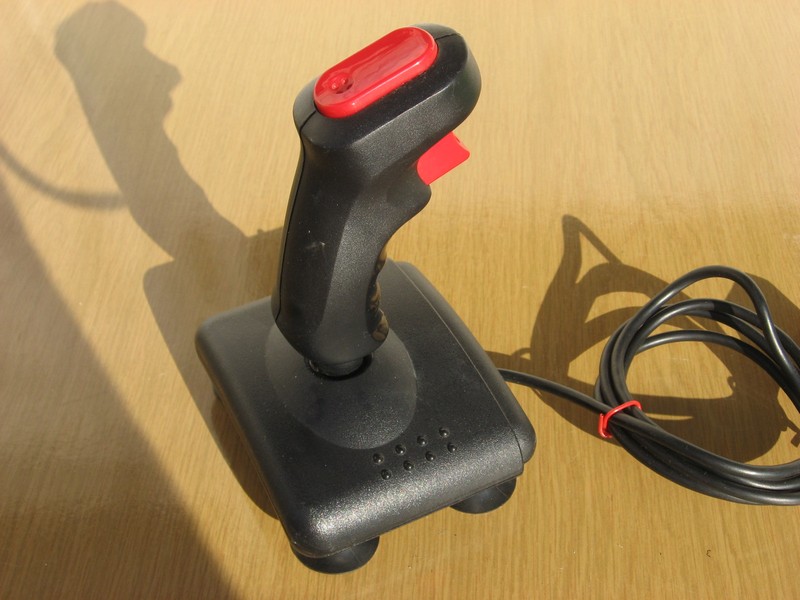 ovladac_joystick_qj_qjiturbosv121_spod.jpg, 99 kB