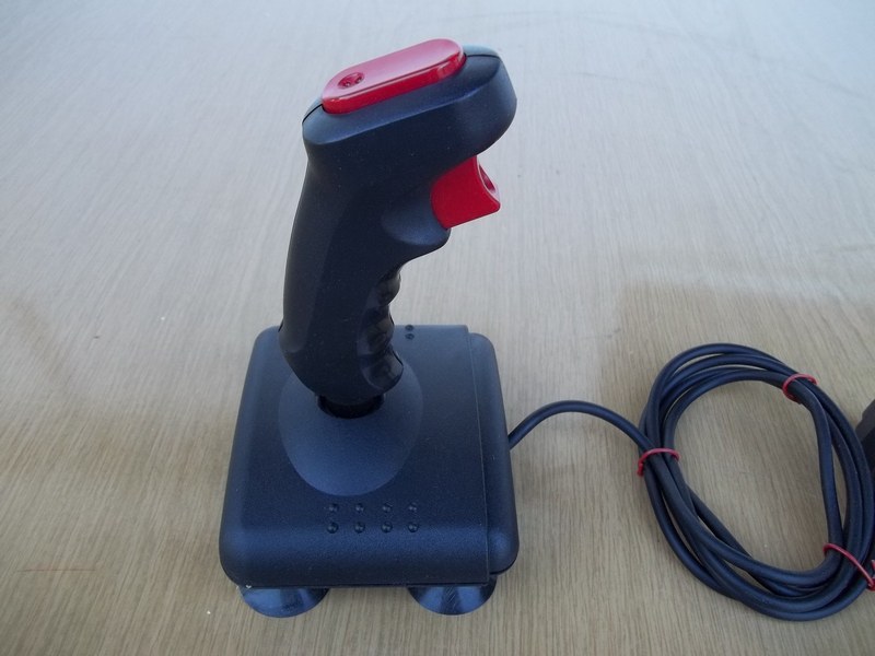 ovladac_joystick_qj_sv121_pred.jpg, 149 kB