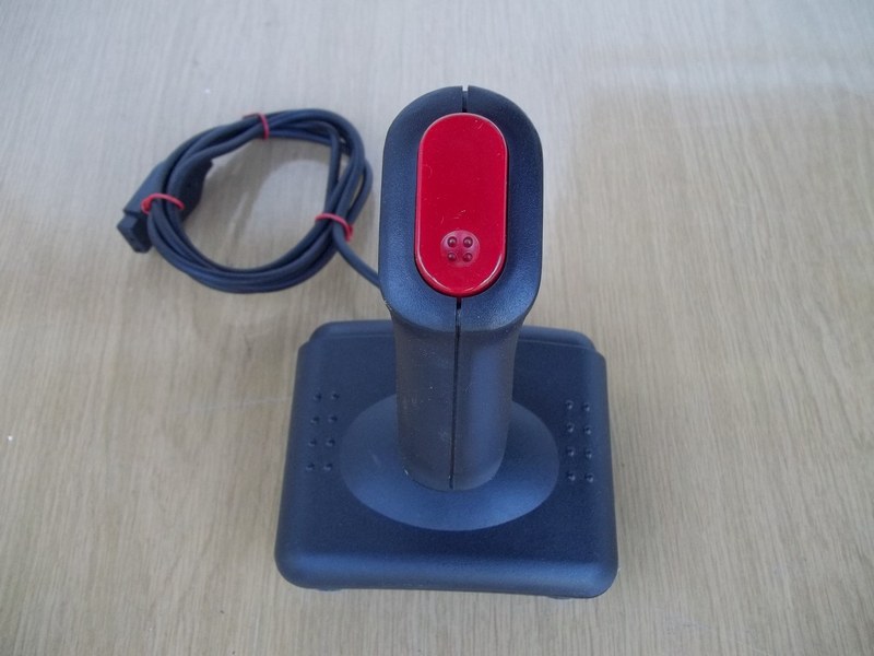 ovladac_joystick_qj_sv121_zvrchu.jpg, 142 kB