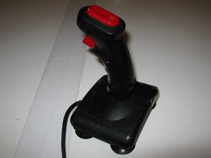 ovladac_joystick_qji_turbosv121_spod.jpg, 59 kB