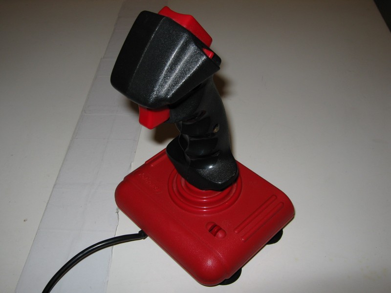 ovladac_joystick_quickjoy2turbo_qs124_vrch.jpg, 64 kB