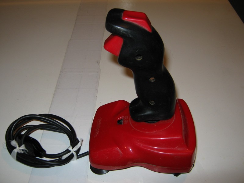 ovladac_joystick_quickjoy3_pred.jpg, 69 kB