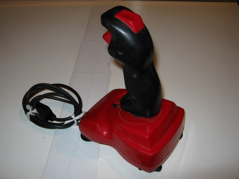 ovladac_joystick_quickjoy3_vrch.jpg, 66 kB