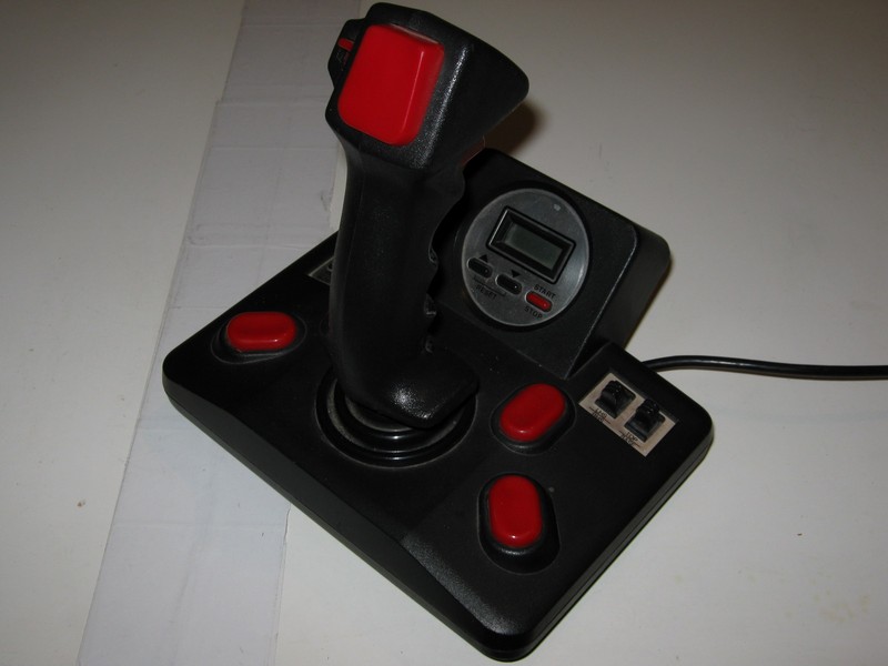 ovladac_joystick_quickjoy5_superboardsv125_spod.jpg, 64 kB