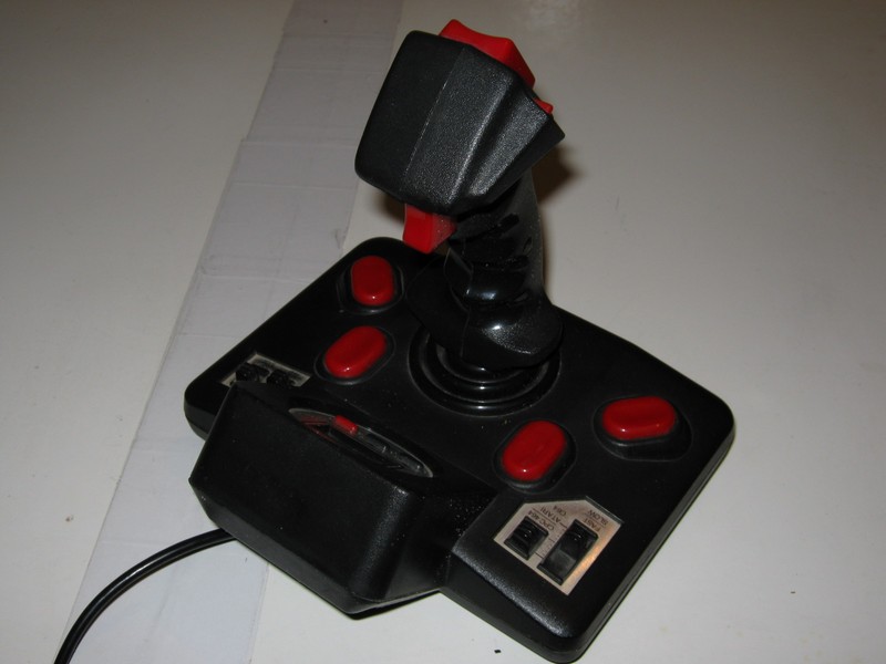 ovladac_joystick_quickjoy5_superboardsv125_vrch.jpg, 66 kB