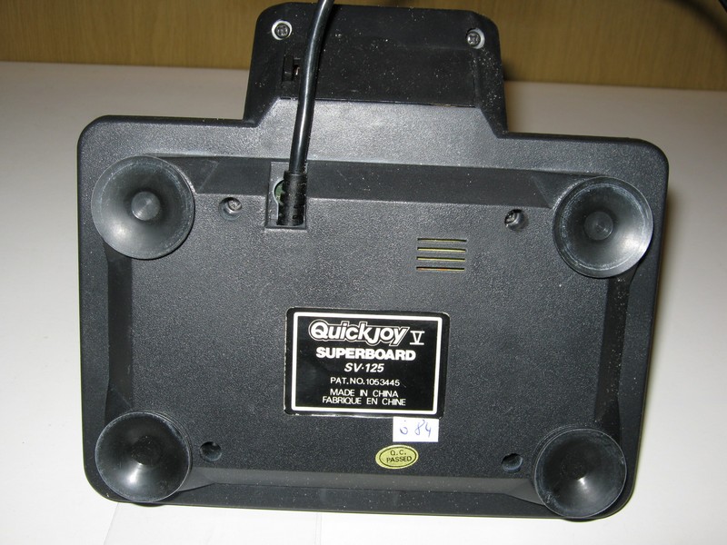 ovladac_joystick_quickjoy5_superboardsv125_vzad.jpg, 129 kB