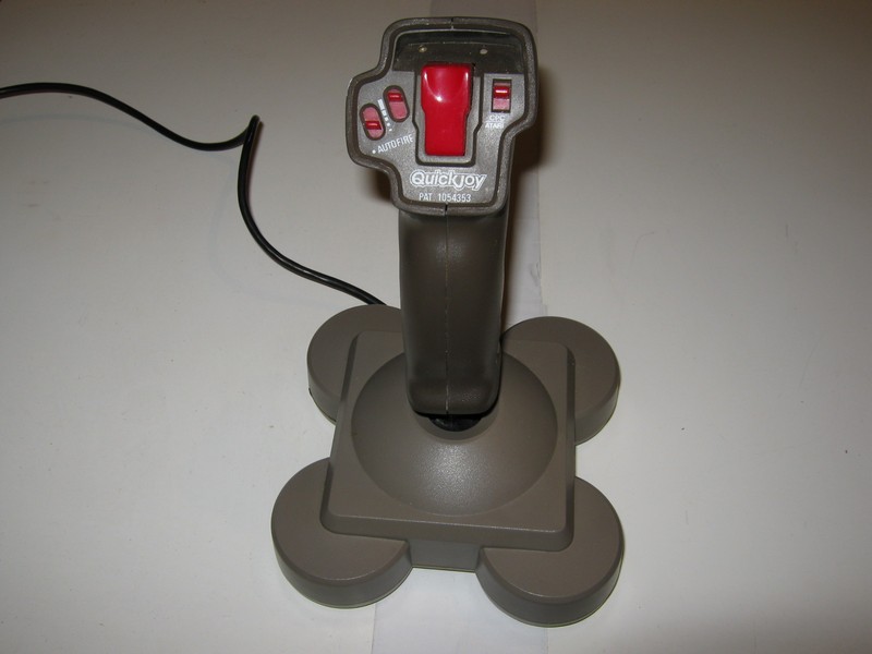 ovladac_joystick_quickjoy_je_pred.jpg, 60 kB