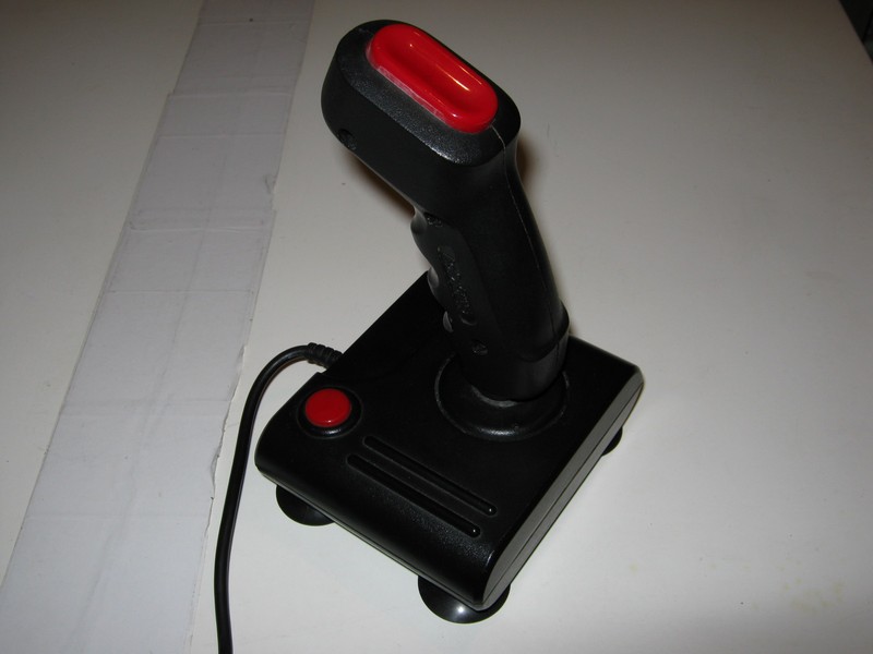 ovladac_joystick_quickjoy_juniorsv119_spod.jpg, 60 kB